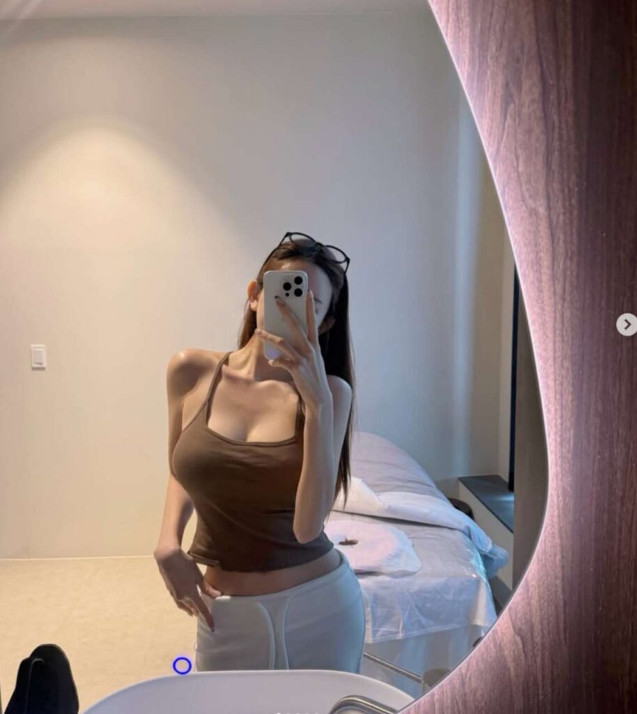 갓벽한 황금 비율 이은솔이 픽한 웨어러블 니트 비키니와 럭셔리 바캉스룩