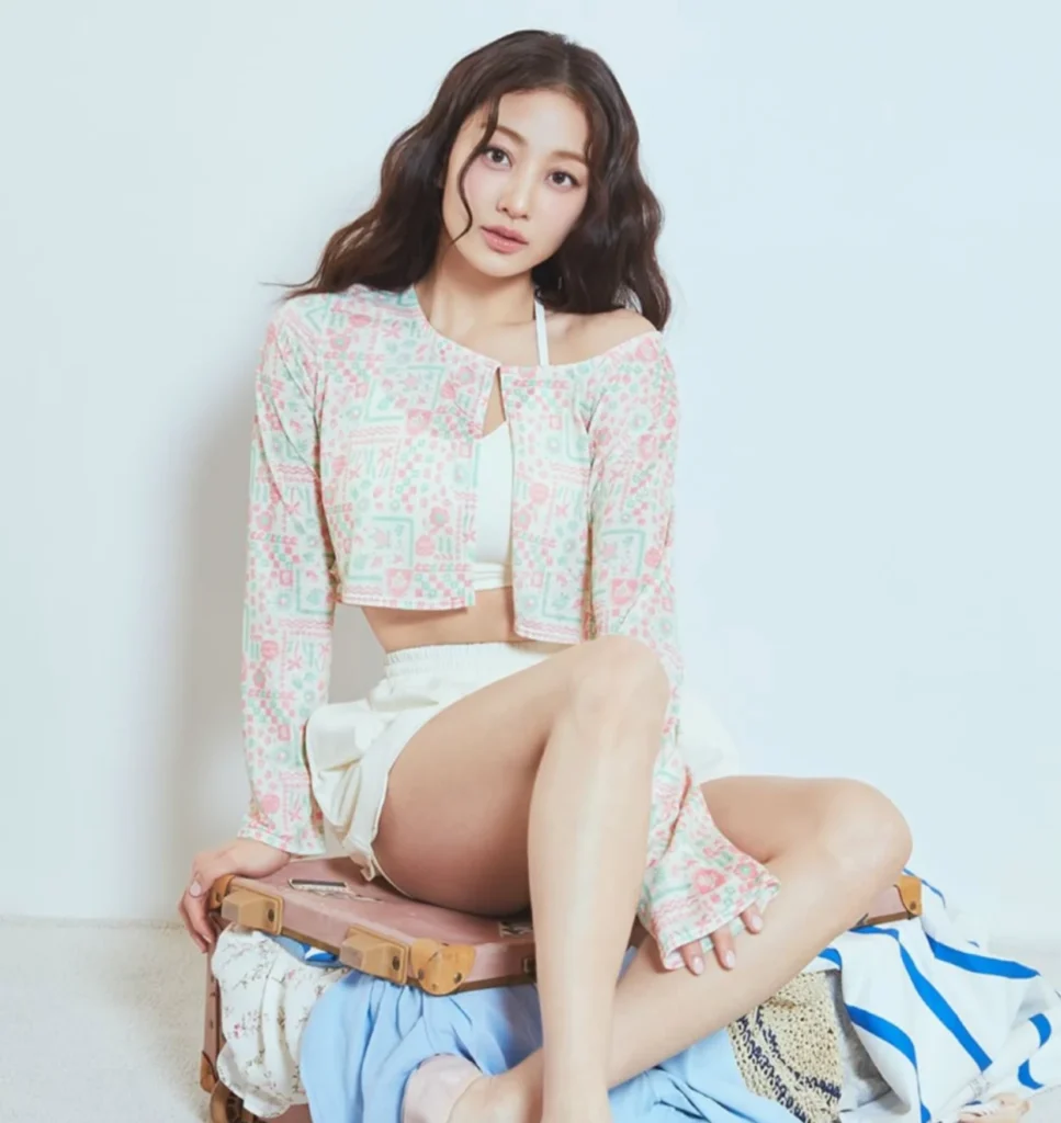 배럴걸 트와이스 지효 래쉬가드