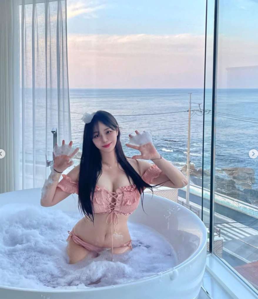 핑크 비키니 풀빌라룩