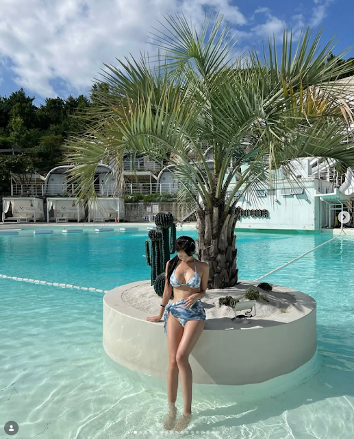 38만 팔로워 러블린 인스타그램 속 수영복 스타일링 및 커버업 활용법