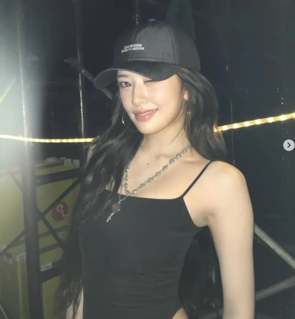 안유진 바디수트 코디