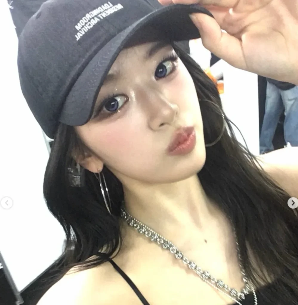 안유진 바디수트 코디