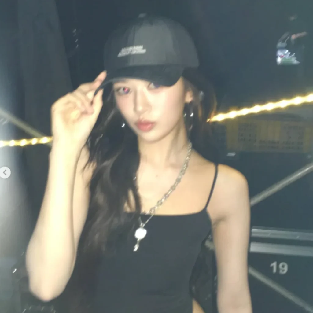 안유진 바디수트 코디
