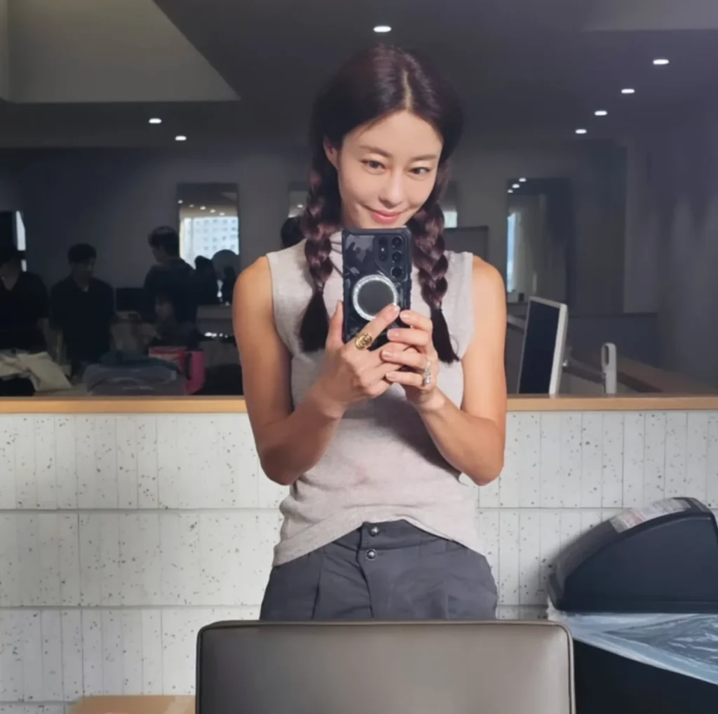 이지현, 찰랑이는 머릿결로 '리즈 시절' 미모 완벽 복귀! 파격 스타일 변신 공개