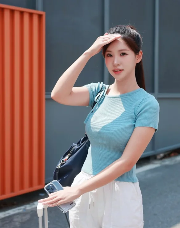 장민지, 핑크 비키니로 완성한 올여름 최고의 화보 룩