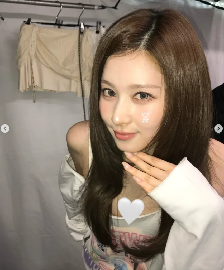 트와이스 사나, 베를린에서 빛난 '큐티 섹시' 매력