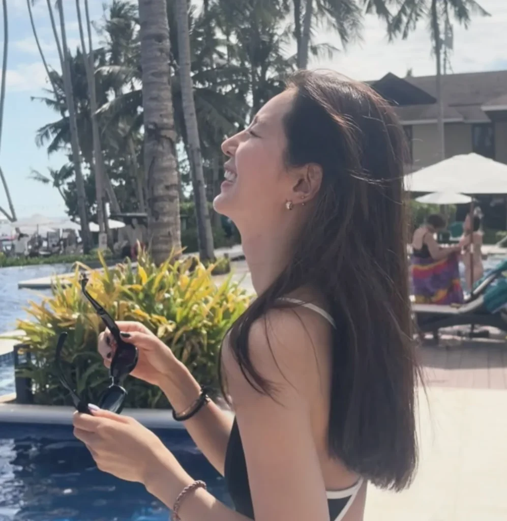 한채아, 보홀 리조트에서 선보인 미니멀 원피스 수영복 패션