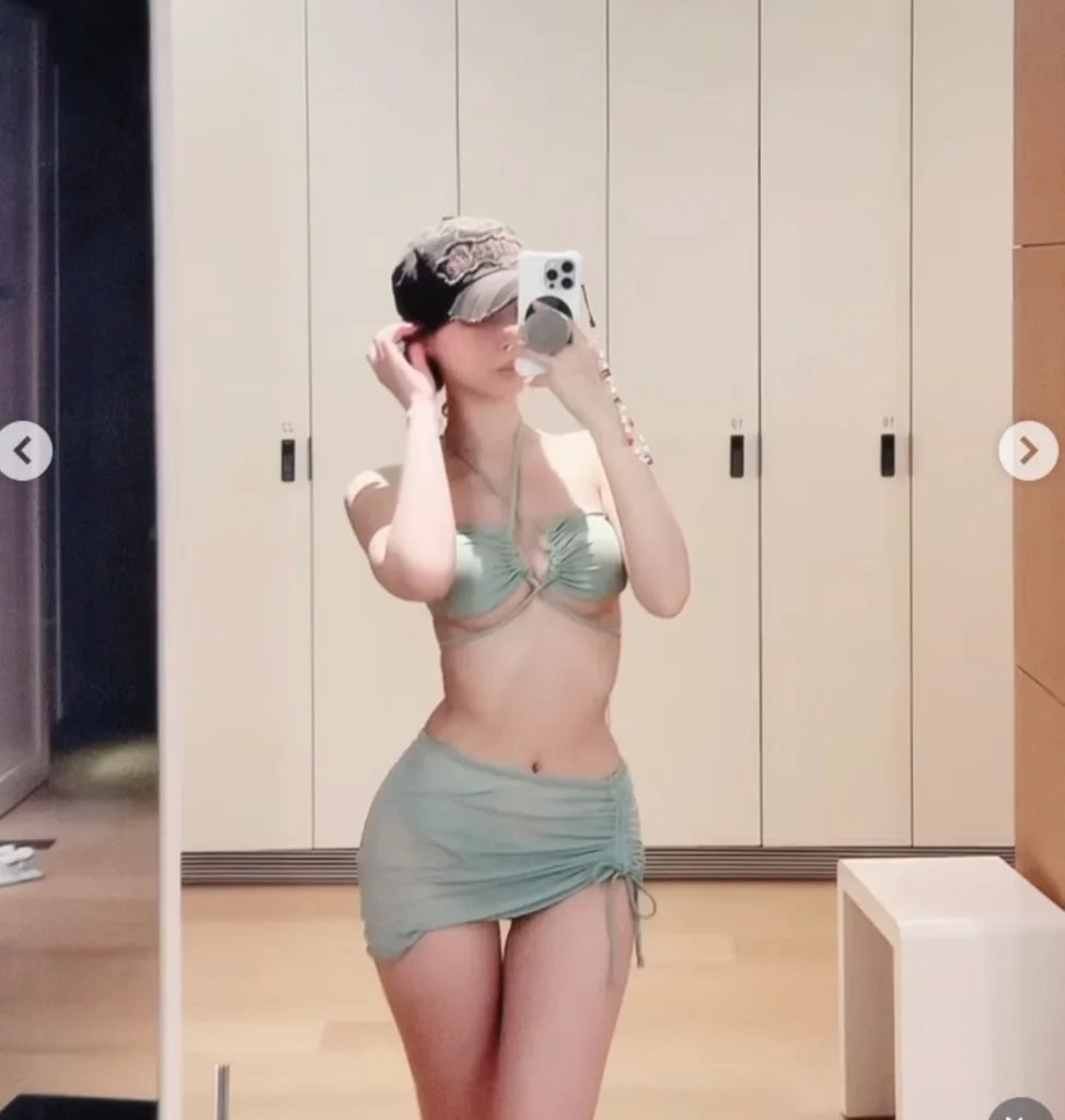 BJ 아윤 비키니, 골반 여신의 화이트 & 그린 비치웨어 코디