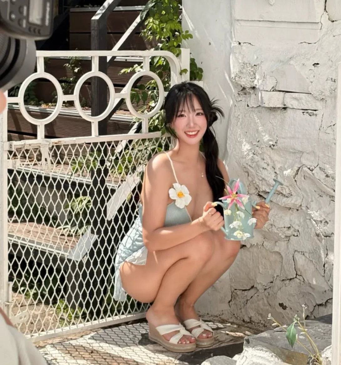 대세 치어리더 서여진, 여름 끝자락에 공개한 완벽 비키니 몸매 화제