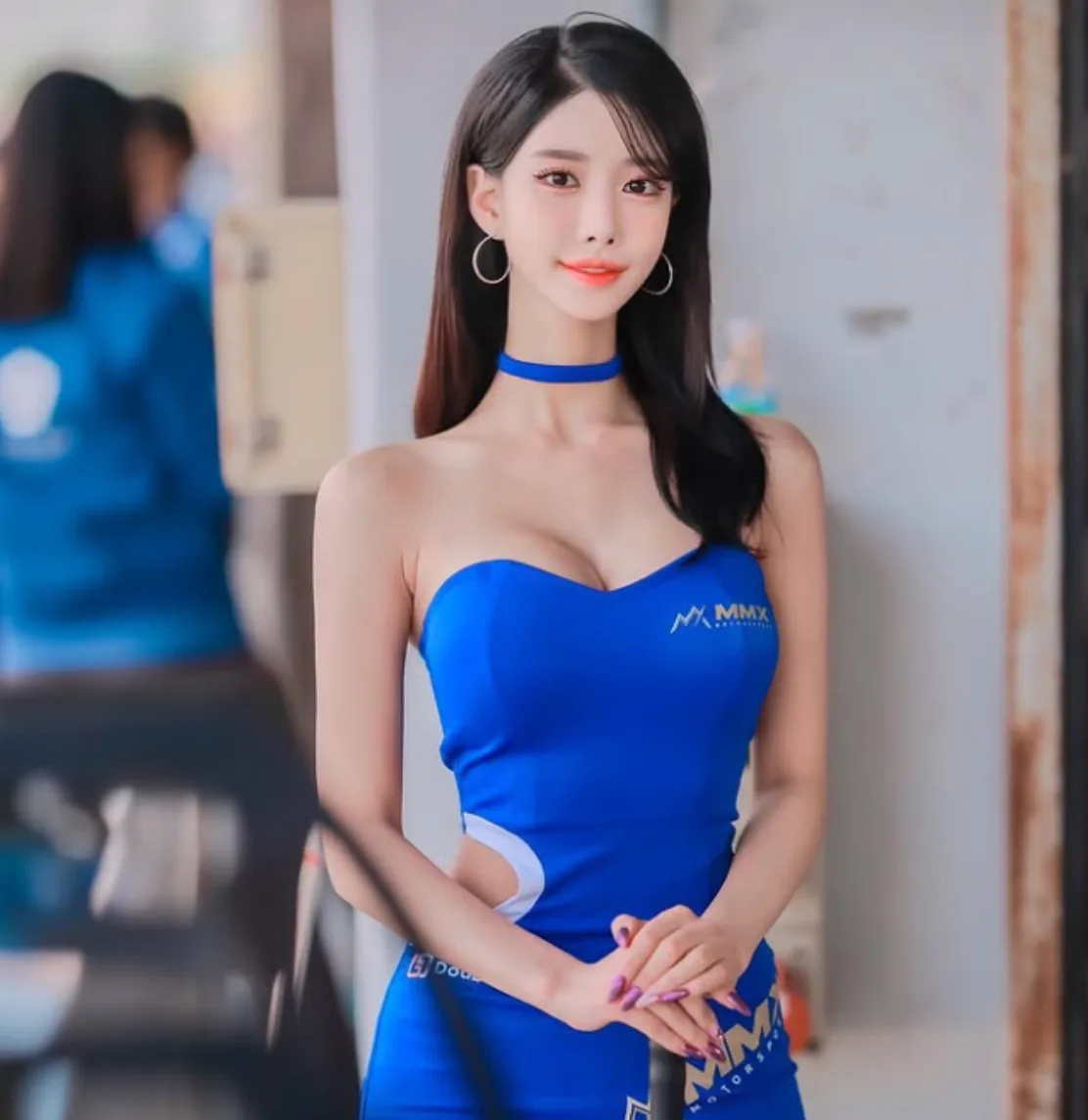 레이싱모델 이시아, 압도적 피지컬과 반전 매력으로 눈길을 끌다