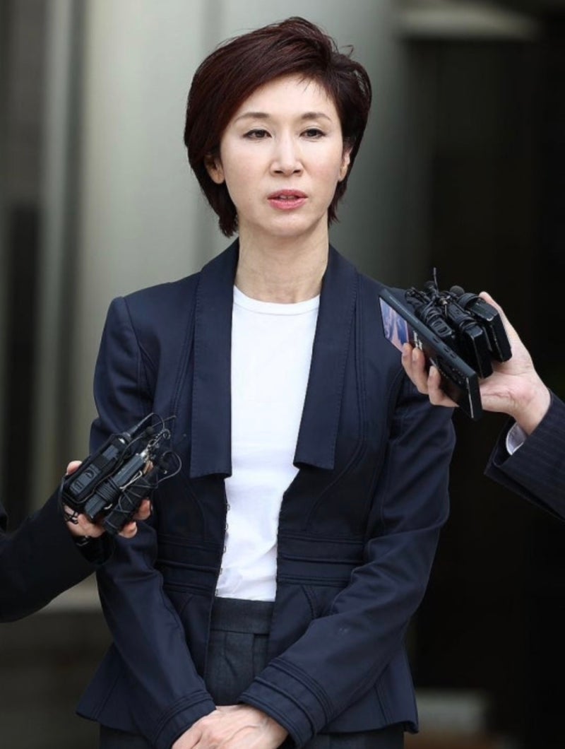노소영 관장의 패션과 재산분할 이슈, ‘올드머니룩’이 주목받는 이유 노소영 관장의 패션과 재산분할 이슈, ‘올드머니룩’이 주목받는 이유