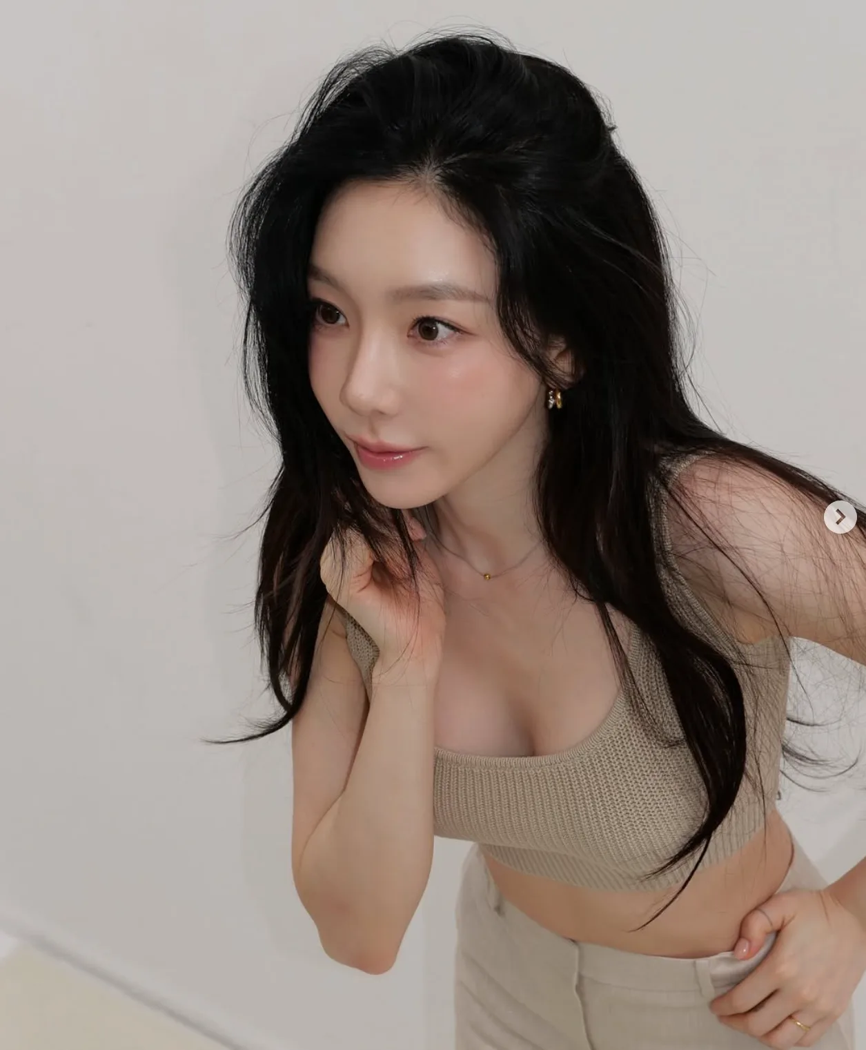 소녀시대 태연 단발 변신! 홀터넥 민소매와 시크한 근황 소녀시대 태연 단발 변신! 홀터넥 민소매와 시크한 근황