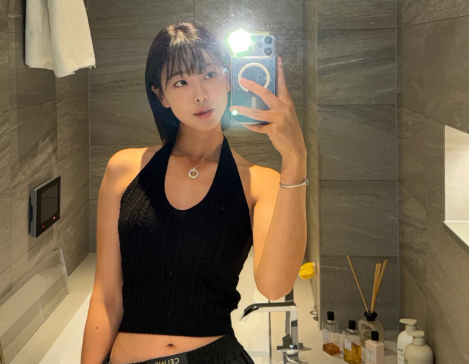 고원희 비키니 브라운 비키니 카멜 셔츠 레이어드 배우 일상 패션